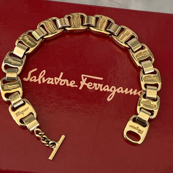 🌟FERRAGAMO🌟 SALVATORE FERRAGAMO BRACELET (GENUINE, SIGNED) VERY CUTE - Picture 7 of 13